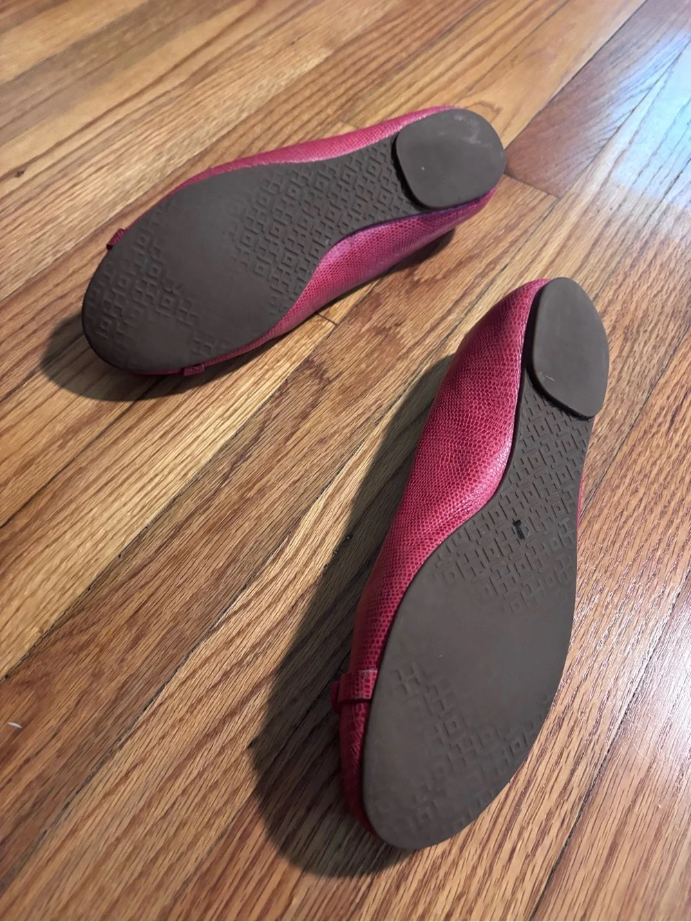 Tory Burch - Red Logo Round-Toe Ballet Flats - good condition, priced to sell 💸